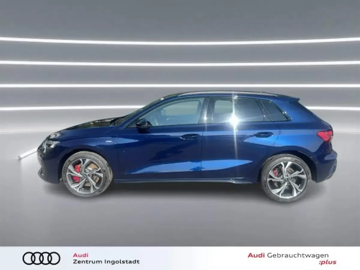 Gebraucht Audi A3 Sportback e-tron Comfort 272 PS (200 kW) 2026 Navarrablau metallic Kleinwagen