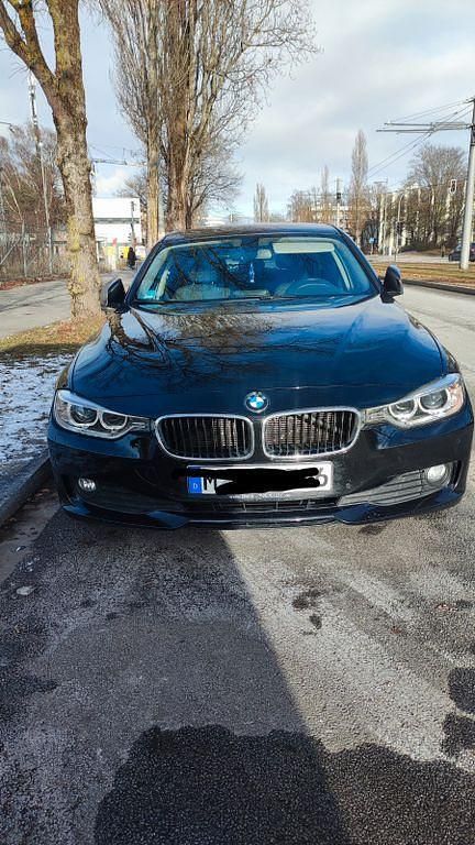 Schwarz Gebraucht 2013 BMW 318 Kombi | 11.100 € (Fairer Preis) - Bild 1/4