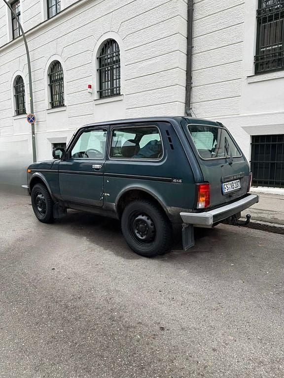 Gebraucht Lada niva 82 PS (60 kW) 2010 Grün SUV