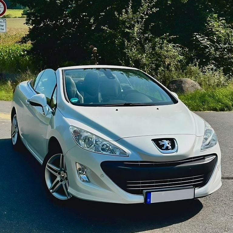Weiß Gebraucht 2011 Peugeot 308 CC Premium Cabrio | 6.290 € (Fairer Preis) - Bild 1/4