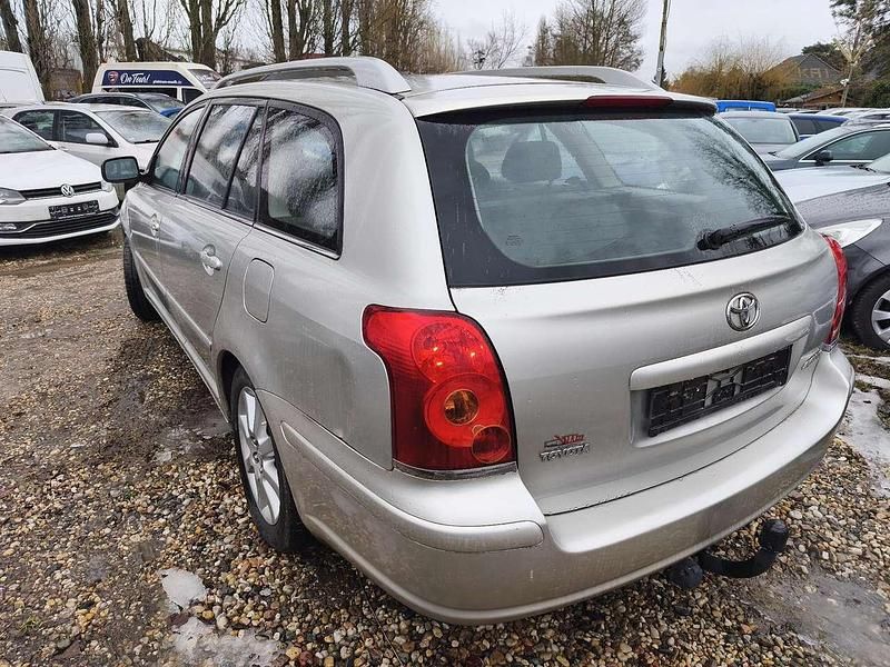 Gebraucht Toyota Avensis Executive 129 PS (94 kW) 2005 Silver metallic Kombi