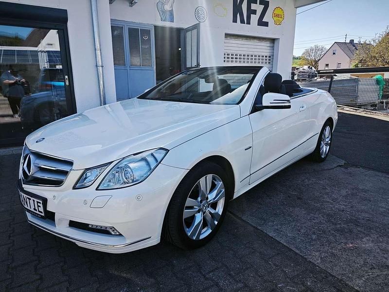 Usata Mercedes E200 184 CV (135 kW) 2011 Bianco Cabrio