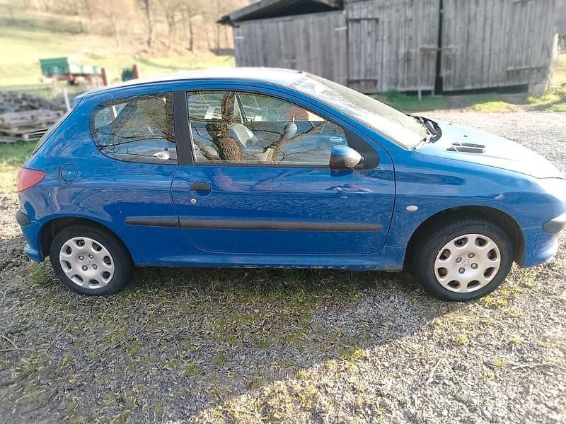Gebraucht Peugeot 206 60 PS (44 kW) 2004 Blau Kleinwagen