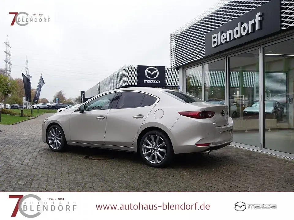 Neu Mazda 3 Exclusive-Line 186 PS (136 kW) 2026 Platinum quartz Limousine