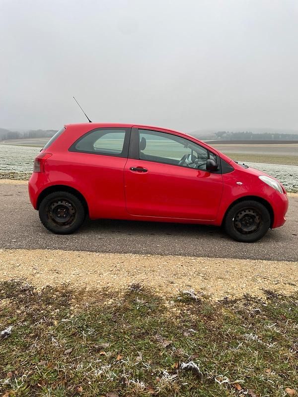 Gebraucht Toyota Yaris 69 PS (50 kW) 2008 Rot Kleinwagen