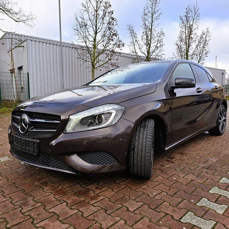 Gebraucht Mercedes A250 Night 211 PS (155 kW) 2015 Braun Limousine