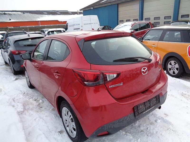 Gebraucht Mazda 2 Center-Line 90 PS (66 kW) 2015 Rot Limousine