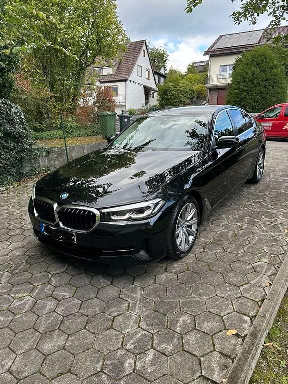 Gebraucht BMW 520 Performance 190 PS (139 kW) 2022 Schwarz Limousine