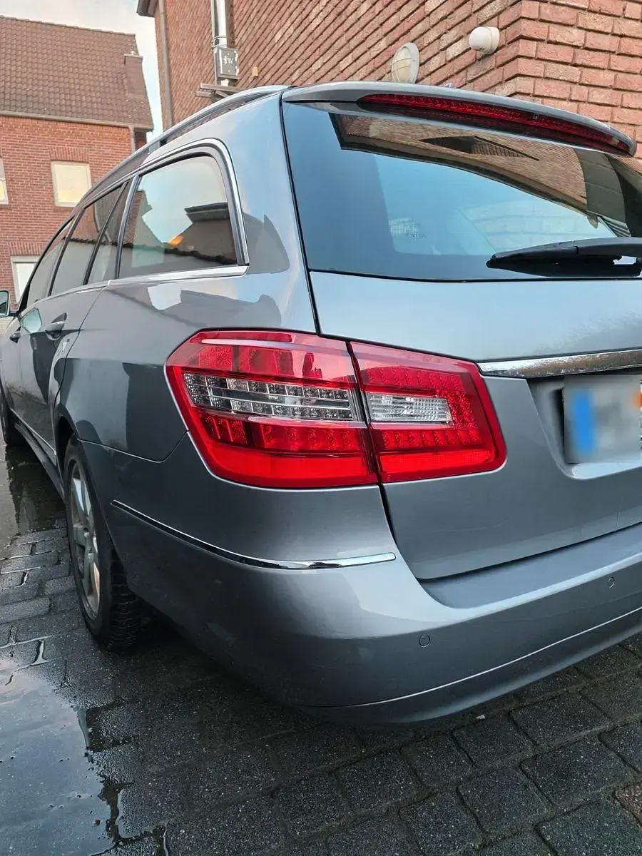 Gebraucht Mercedes E220 Avantgarde 170 PS (125 kW) 2010 Grau Kombi