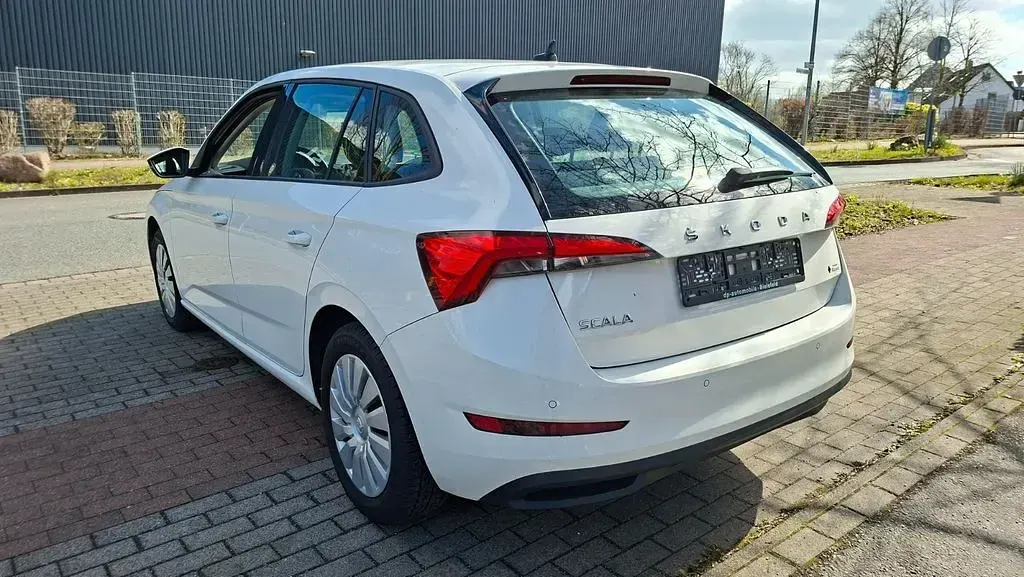 Gebraucht Skoda Scala 95 PS (69 kW) 2020 Weiß Kleinwagen
