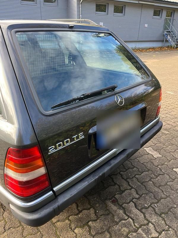 Gebraucht Mercedes 200 118 PS (86 kW) 1990 Schwarz Kombi