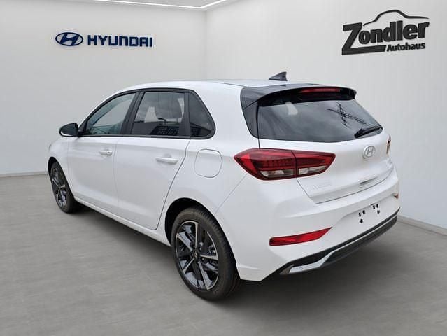 Gebraucht Hyundai i30 Advantage 103 PS (75 kW) 2025 Atlas white / sol (weiss) Limousine
