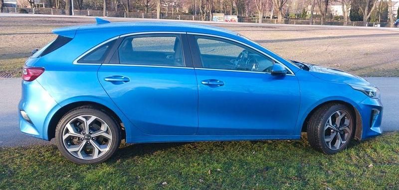 Gebraucht Kia Ceed Spirit 159 PS (116 kW) 2021 Blau Kleinwagen