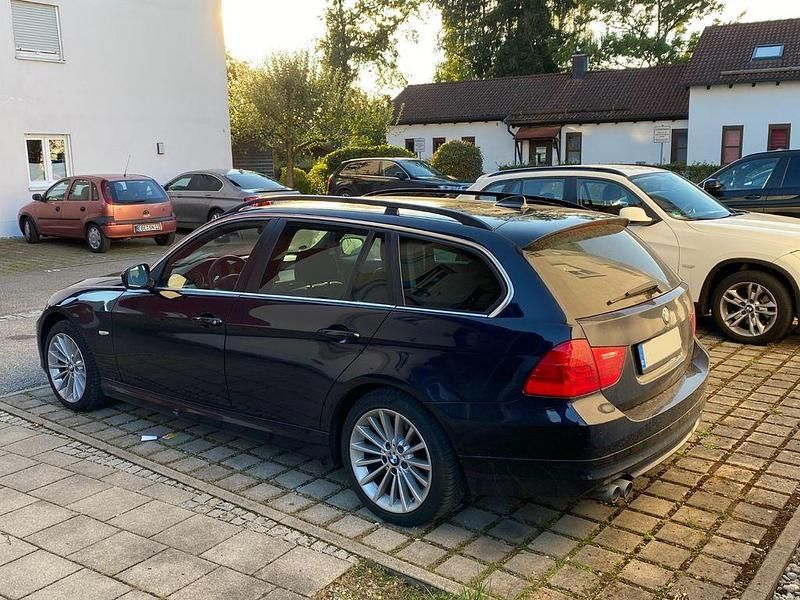 Gebraucht BMW 330 245 PS (180 kW) 2009 Blau Limousine