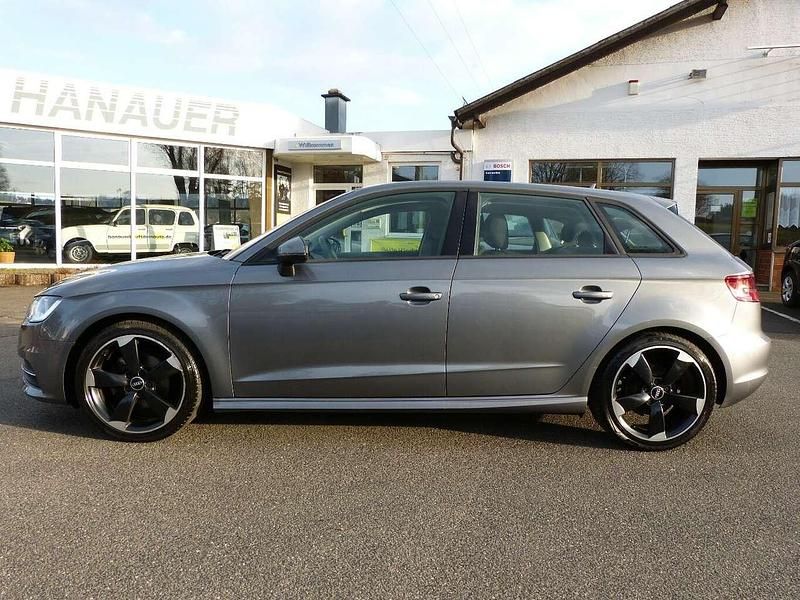 Gebraucht Audi A3 Attraction 110 PS (80 kW) 2015 Grau Limousine