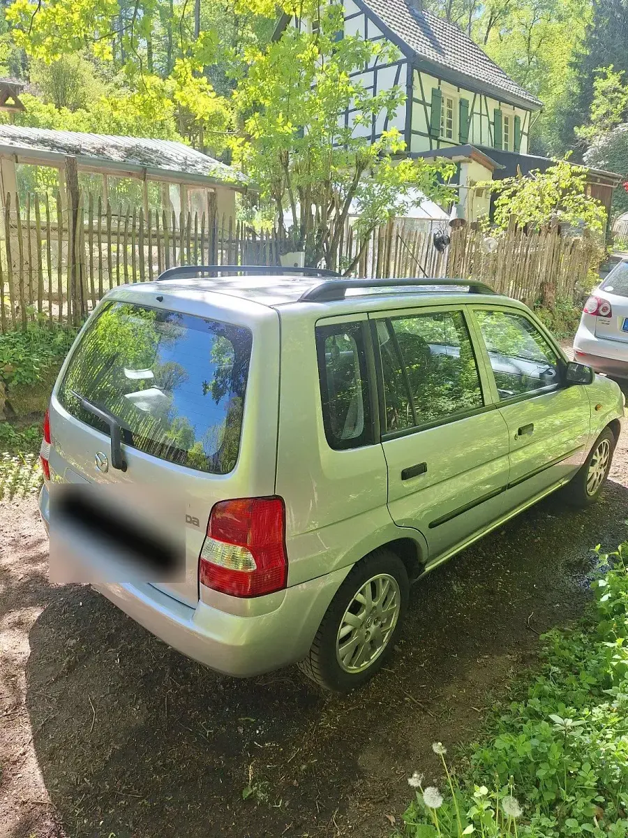 Second-hand Mazda Demio 75 CP (55 kW) 2002 Argintiu Hatchback
