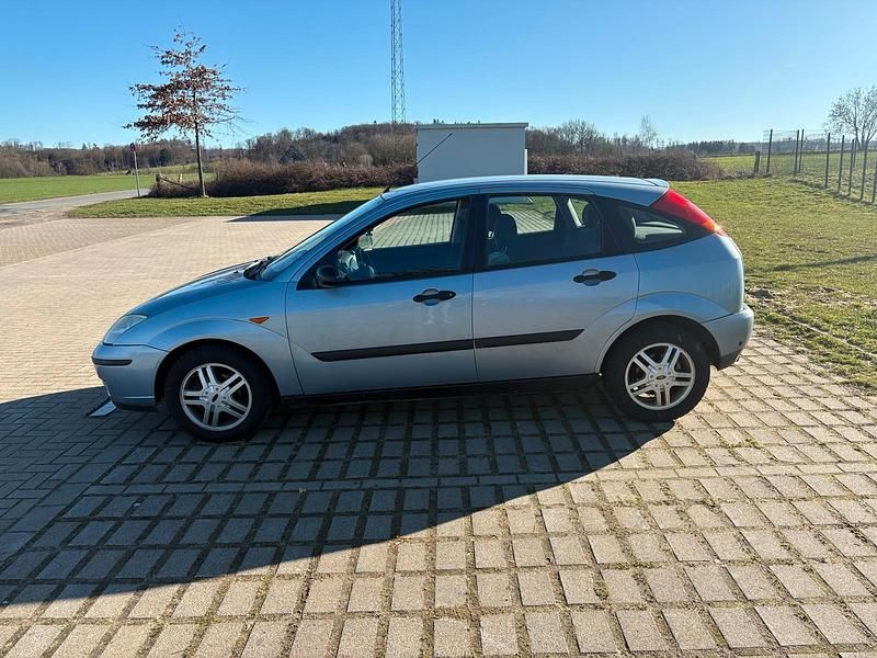Second-hand Ford Focus 101 CP (74 kW) 2004 Albastru Berlinǎ
