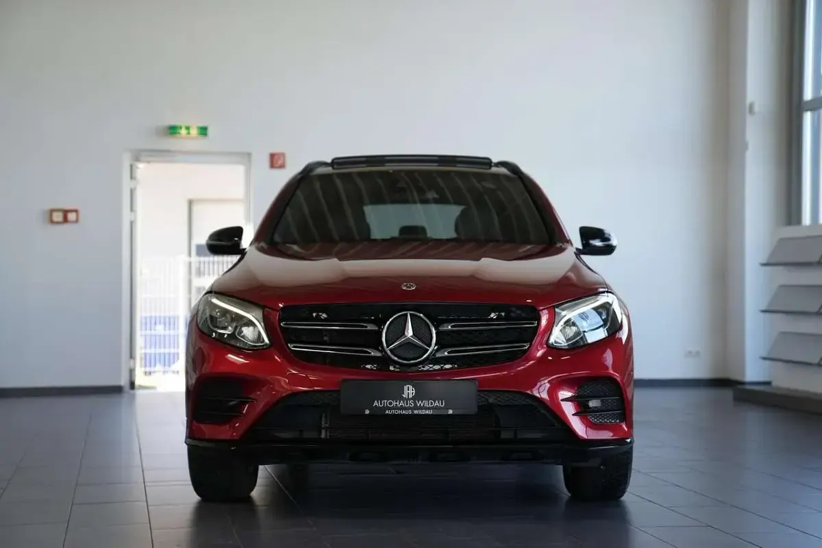 Gebraucht Mercedes GLC250 211 PS (155 kW) 2019 Rot SUV