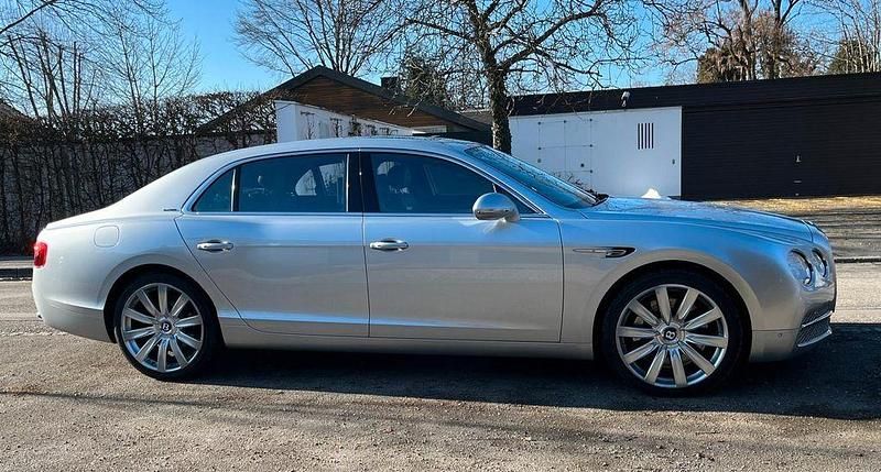 Silber Gebraucht 2014 Bentley Flying Spur Mulliner Limousine | 69.900 € - Bild 1/4