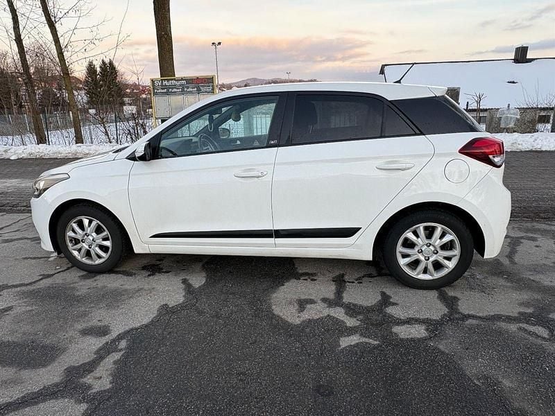 Gebraucht Hyundai i20 Edition 84 PS (61 kW) 2016 Weiß Kleinwagen
