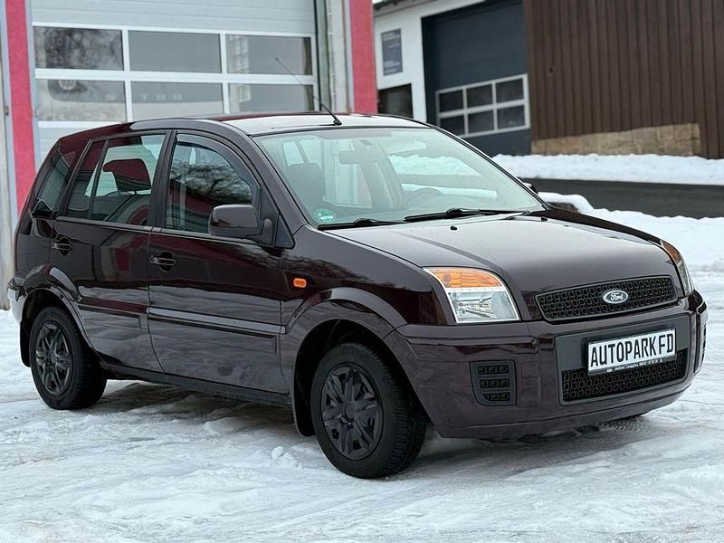 Gebraucht Ford Fusion Style 101 PS (74 kW) 2010 Rot Limousine
