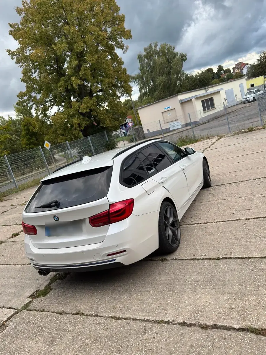 Gebraucht BMW 320 Sport Line 190 PS (139 kW) 2015 Weiß Kombi