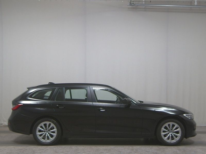 Schwarz Gebraucht 2020 BMW 318 Sport Line Kombi | 17.980 € (Guter Preis) - Bild 1/4