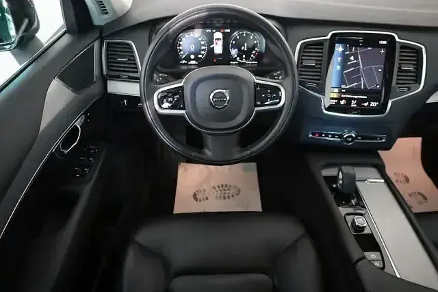 Gebraucht Volvo XC90 Momentum 250 PS (183 kW) 2021 Schwarz SUV