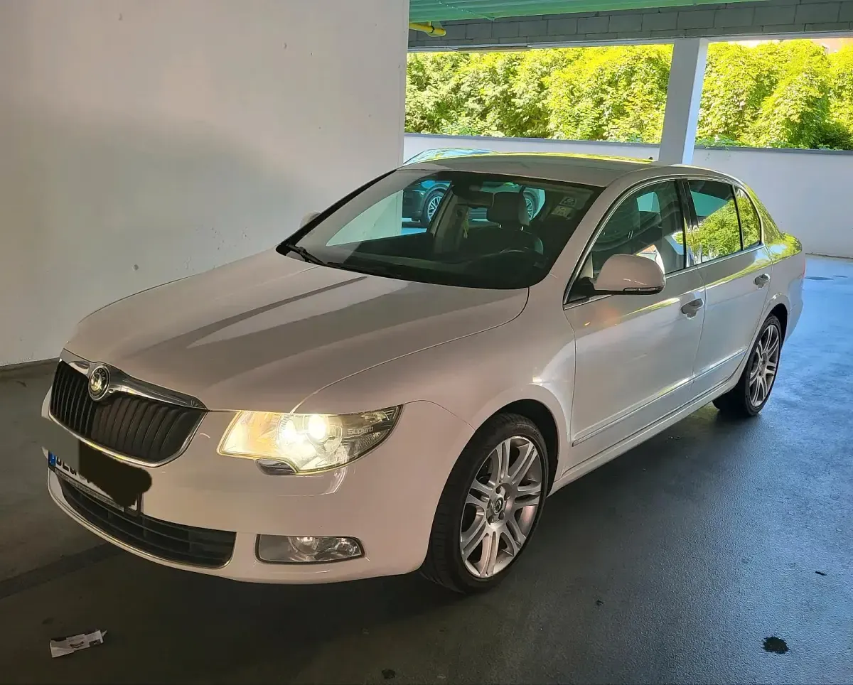 Gebraucht Skoda Superb 160 PS (117 kW) 2010 Weiß Limousine