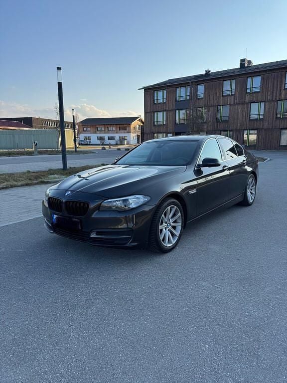 Second-hand BMW 530 258 CP (189 kW) 2014 Maro Berlinǎ