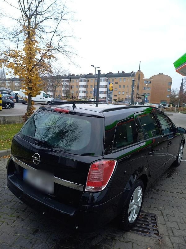 Gebraucht Opel Astra Selection 116 PS (85 kW) 2008 Schwarz Kombi