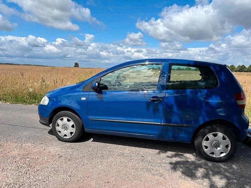 Blau Gebraucht 2006 VW Fox Kleinwagen | 1.500 € (Fairer Preis) - Bild 1/4