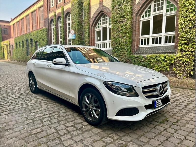 Weiß Gebraucht 2014 Mercedes 200 Kombi | 8.900 € - Bild 1/4