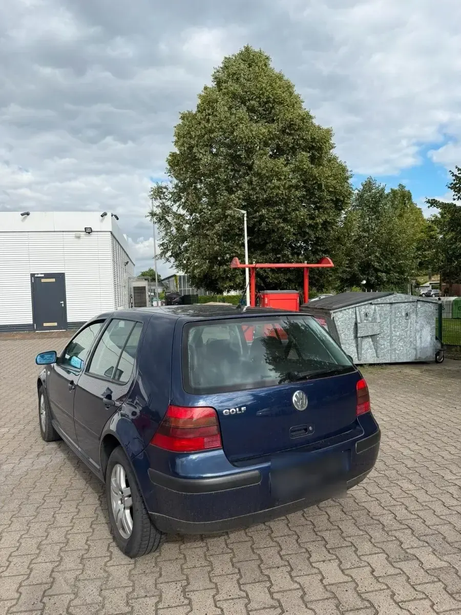 Gebraucht VW Golf IV 75 PS (55 kW) 2001 Blau Kleinwagen