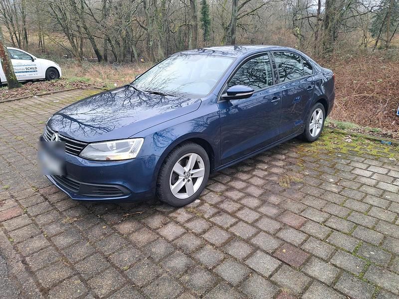Gebraucht VW Jetta 122 PS (89 kW) 2013 Blau Limousine