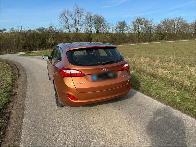 Gebraucht Hyundai i30 135 PS (99 kW) 2016 Orange Kombi