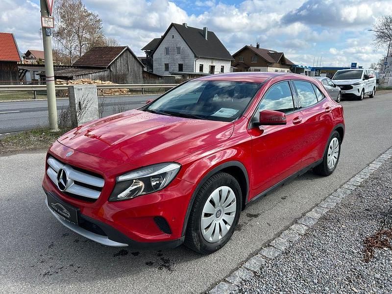 Usata Mercedes GLA200 156 CV (114 kW) 2016 Rosso SUV