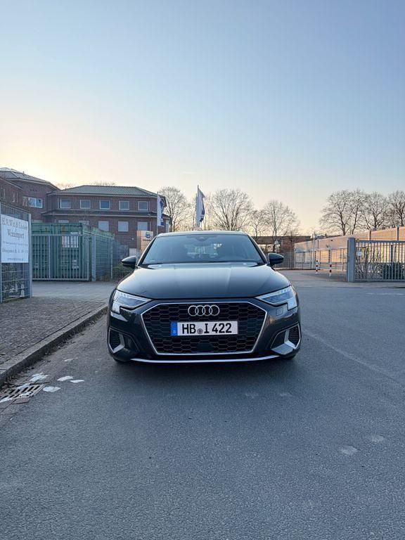 Gebraucht Audi A3 Ambiente 150 PS (110 kW) 2023 Schwarz Limousine