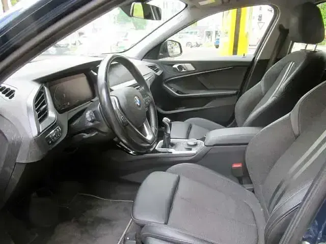 Gebraucht BMW 118 Sport Line 150 PS (110 kW) 2022 Blau Kleinwagen