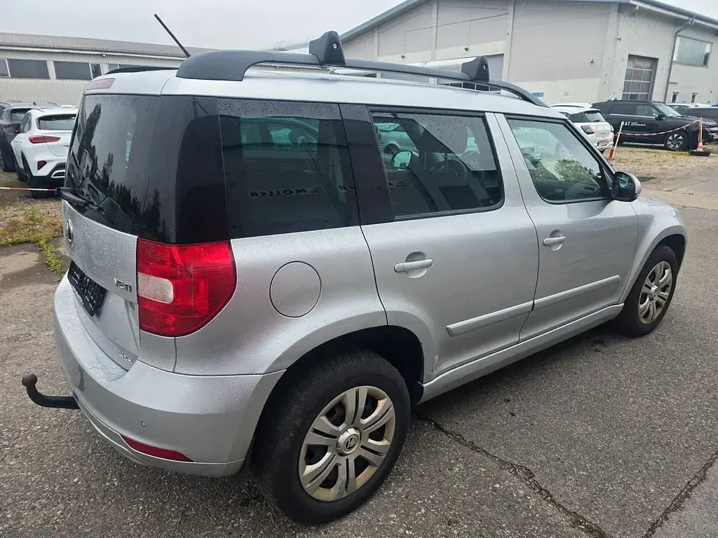Gebraucht Skoda Yeti Cool Edition 110 PS (80 kW) 2016 Silber SUV