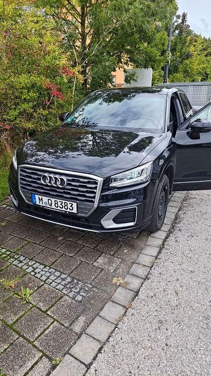 Gebraucht Audi Q2 Ambiente 150 PS (110 kW) 2018 Schwarz SUV
