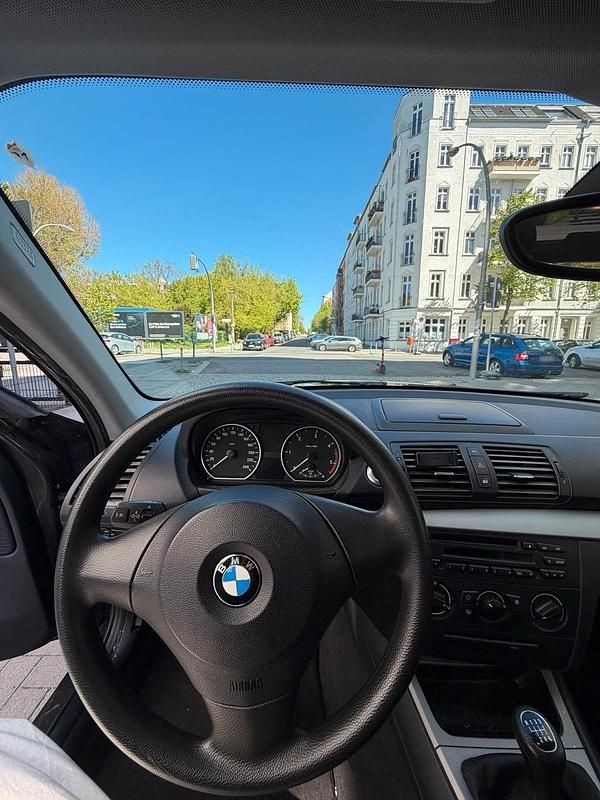 Gebraucht BMW 116 115 PS (84 kW) 2010 Schwarz Kleinwagen