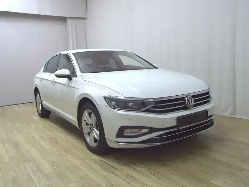 Gebraucht VW Passat Elegance 150 PS (110 kW) 2020 Pure white Limousine
