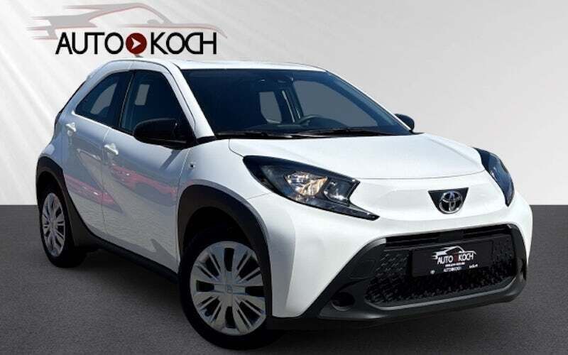 Weiß Gebraucht 2023 Toyota Aygo Play Kleinwagen | 16.990 € (Etwas zu teuer) - Bild 1/4