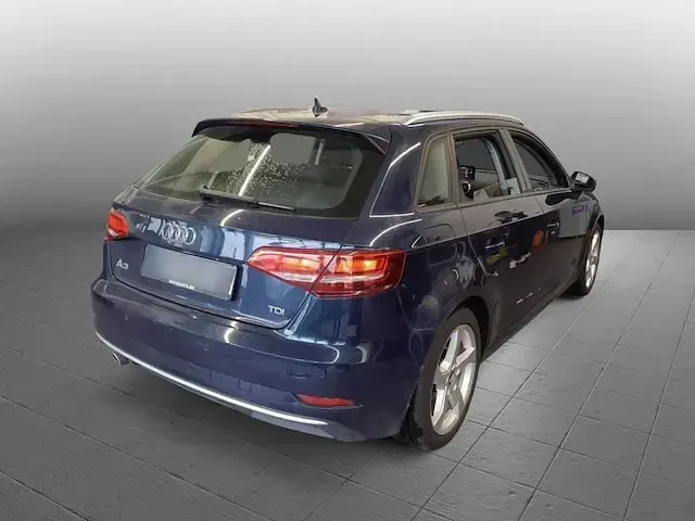Gebraucht Audi A3 Sport 116 PS (85 kW) 2018 Kosmosblau metallic Limousine
