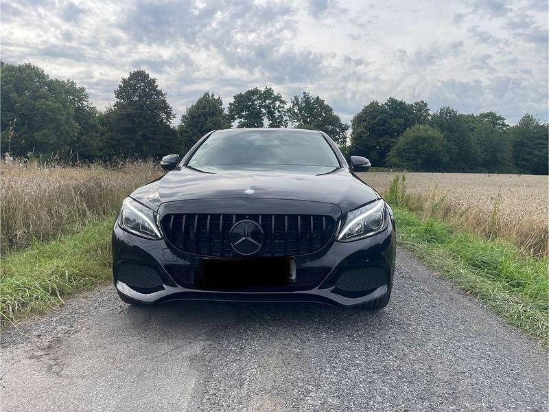 Schwarz Gebraucht 2016 Mercedes C220 Edition Limousine | 16.599 € (Guter Preis) - Bild 1/4