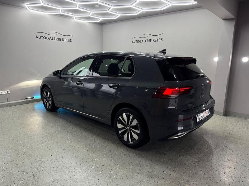 Gebraucht VW Golf VIII Move 150 PS (110 kW) 2023 Grau Limousine