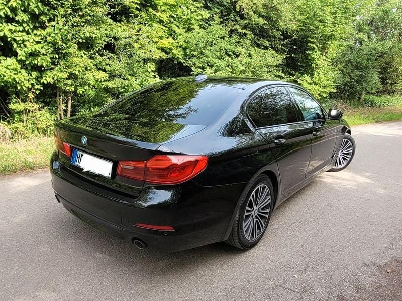 Schwarz Gebraucht 2017 BMW 530 Sport Line Limousine | 27.500 € (Teuer) - Bild 1/4