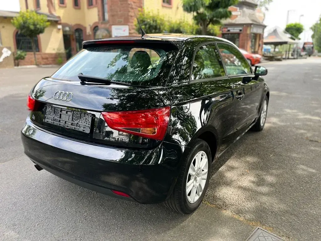 Gebraucht Audi A1 Attraction 86 PS (63 kW) 2015 Schwarz Kleinwagen