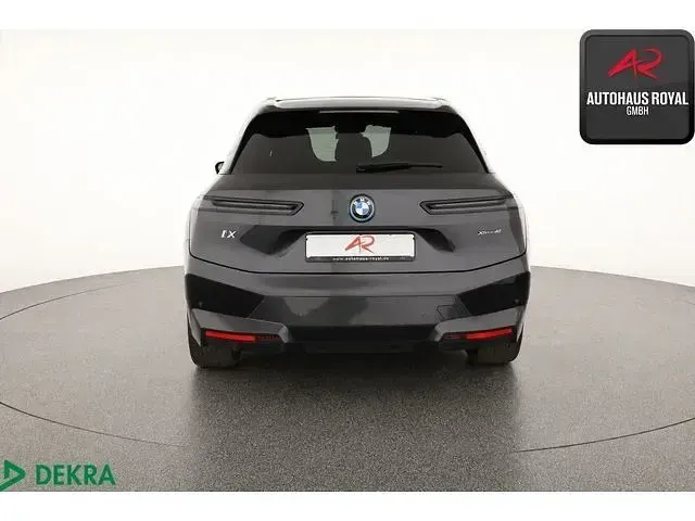 Gebraucht BMW iX Sport Line 239 kW (326 PS) 2022 Sophistograu brillanteffektlli SUV